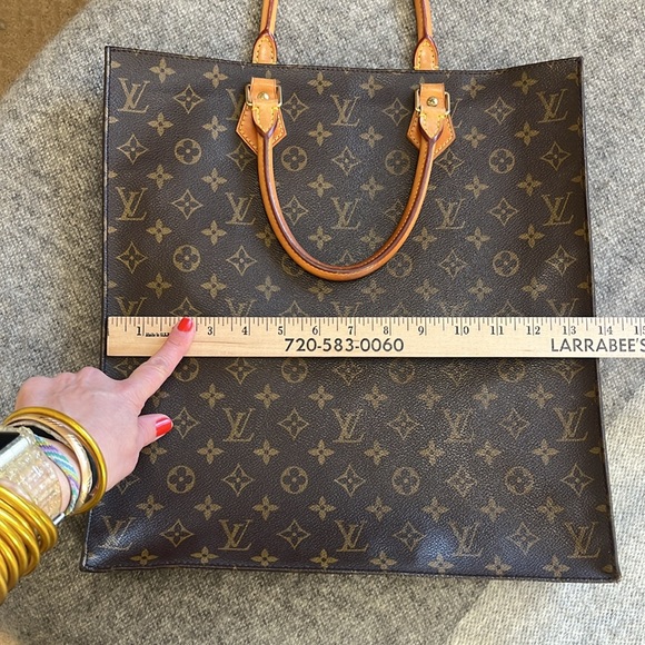 GORGEOUS EUC Louis Vuitton Monagram Sac Plat! Classic tote for everyday! - Picture 16 of 16